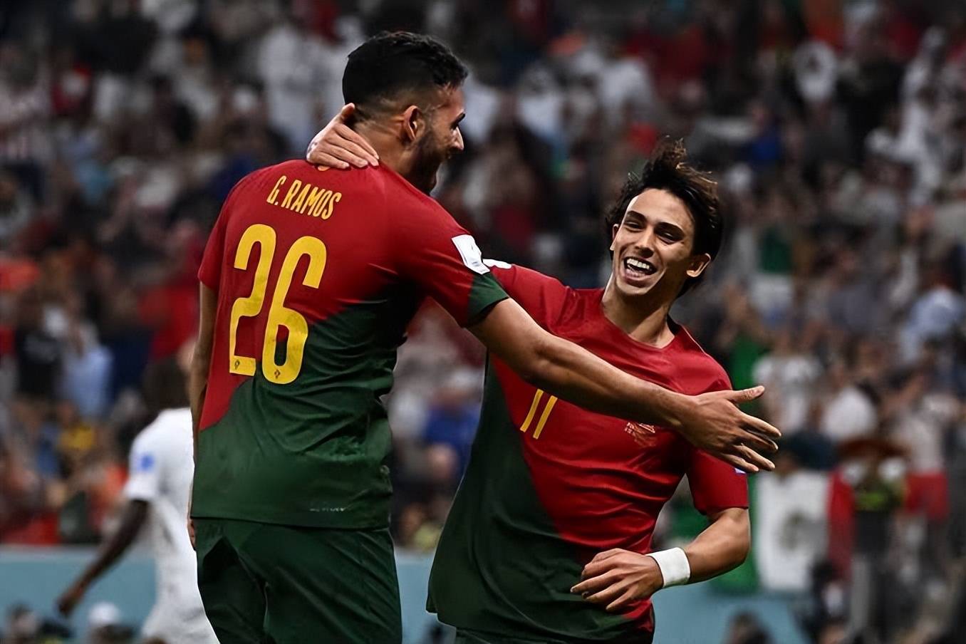 爱游戏体育-赛地聚焦——法甲今晚热度飙升，本菲卡扳平良机，悬念犹存，临场指挥获称赞的简单介绍-爱游戏体育